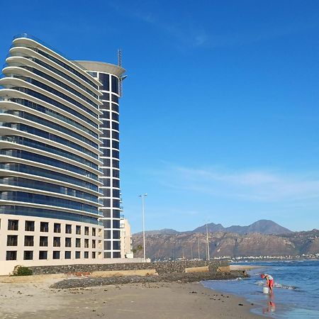 Loddey'S Self Catering Apartments - By Beach Collection Strand Exterior photo